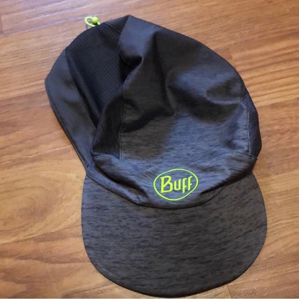 Gray running cap, Buff